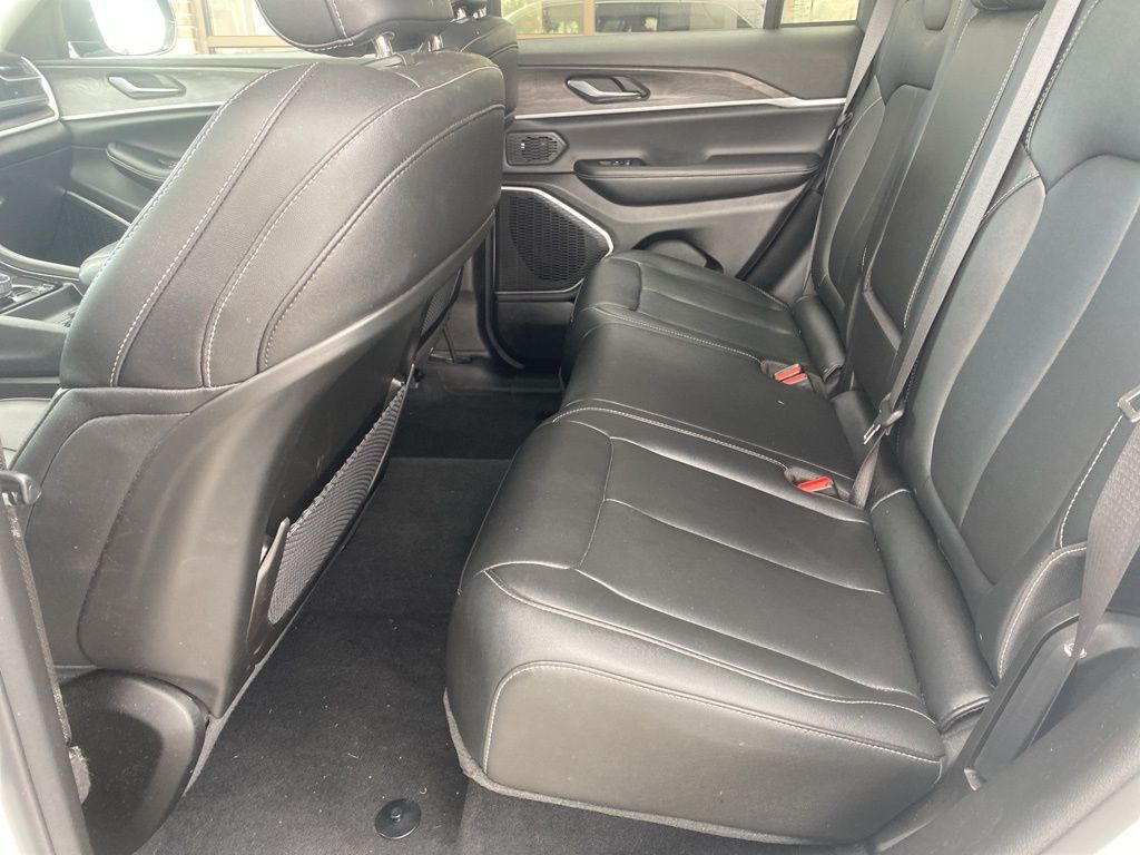 2023 Jeep Cherokee Base photo 14