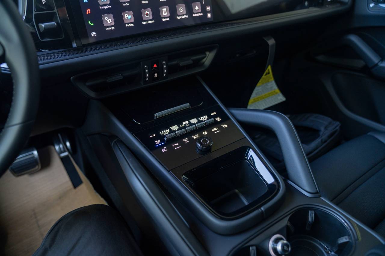 2025 Porsche Cayenne GTS photo 22