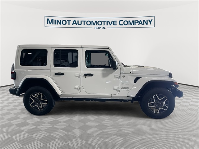 2024 Jeep Wrangler Sahara photo 9