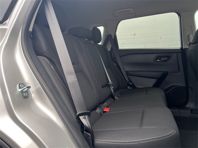 2025 Nissan Rogue S photo 4