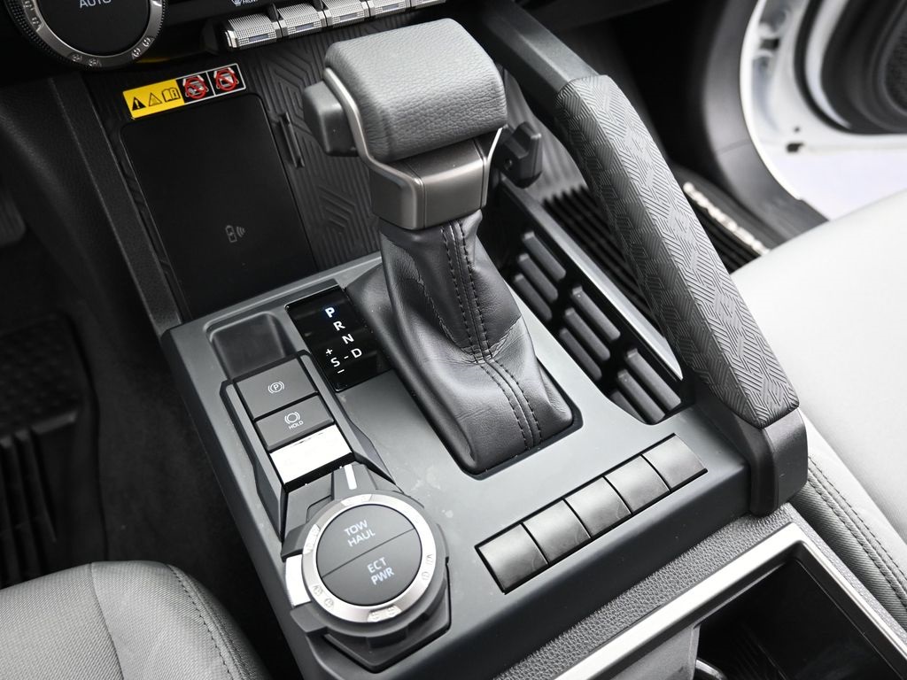 2024 Toyota Tacoma photo 19