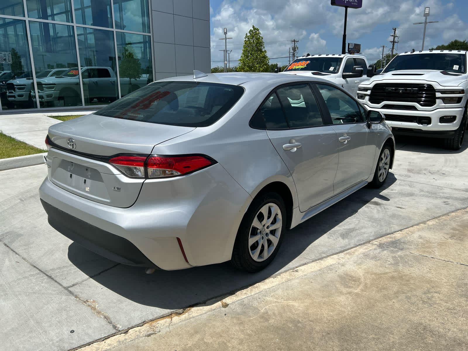 2023 Toyota Corolla LE photo 8