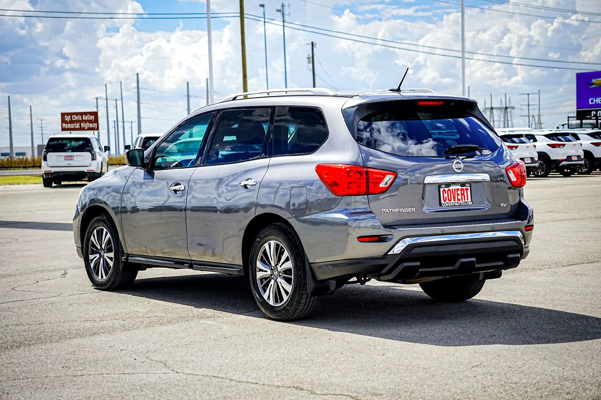 2017 Nissan Pathfinder SV photo 3