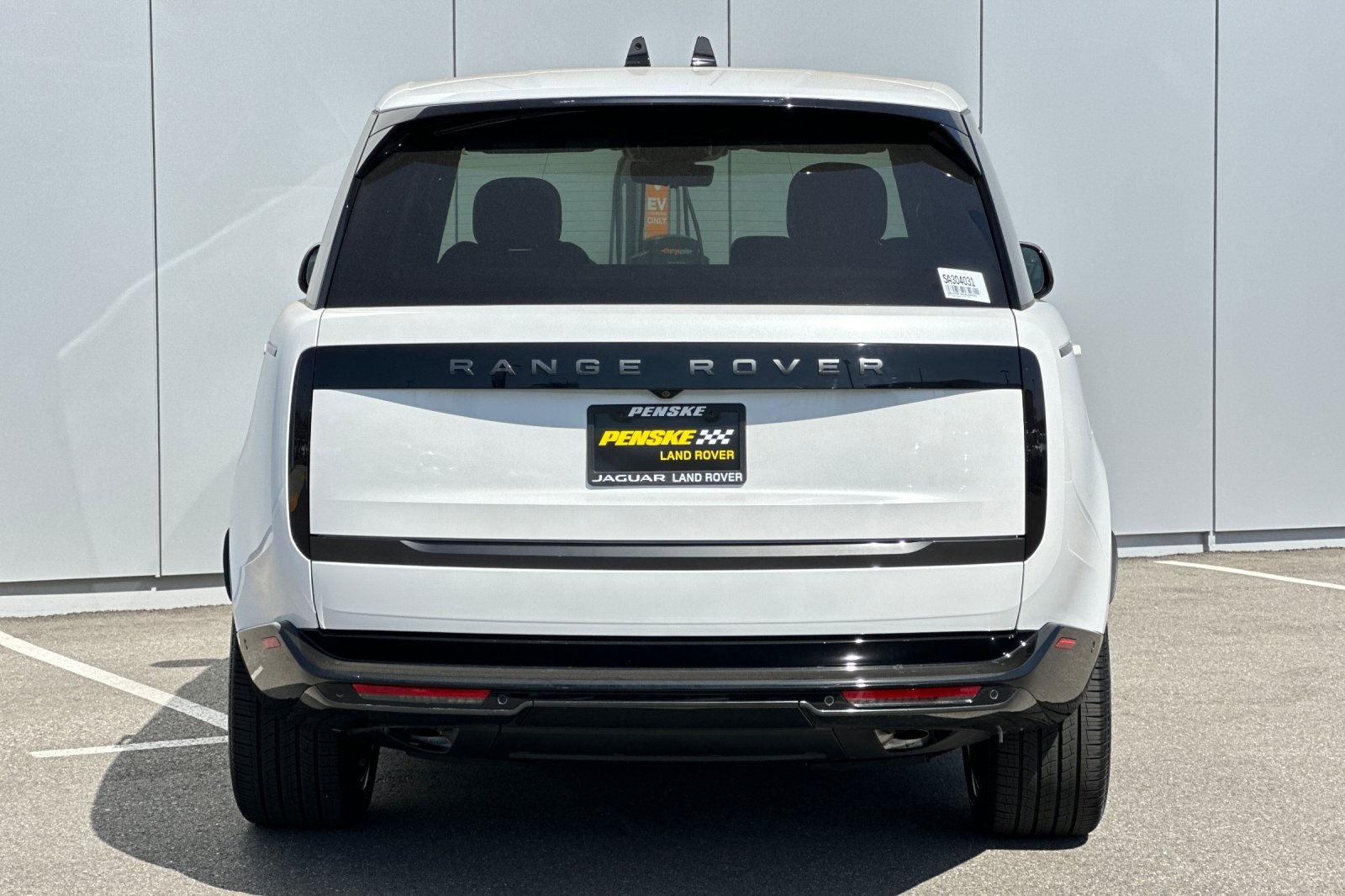 2025 Land Rover Range Rover SE photo 4