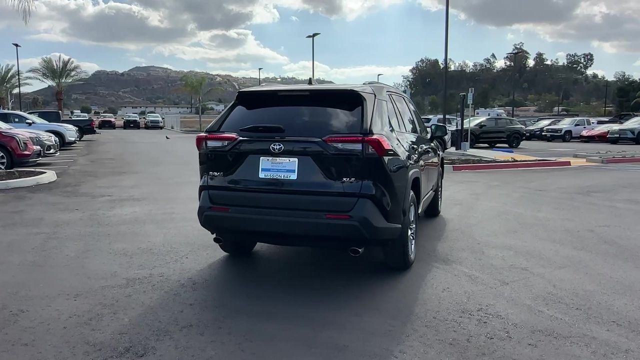 2022 Toyota RAV4 XLE photo 46