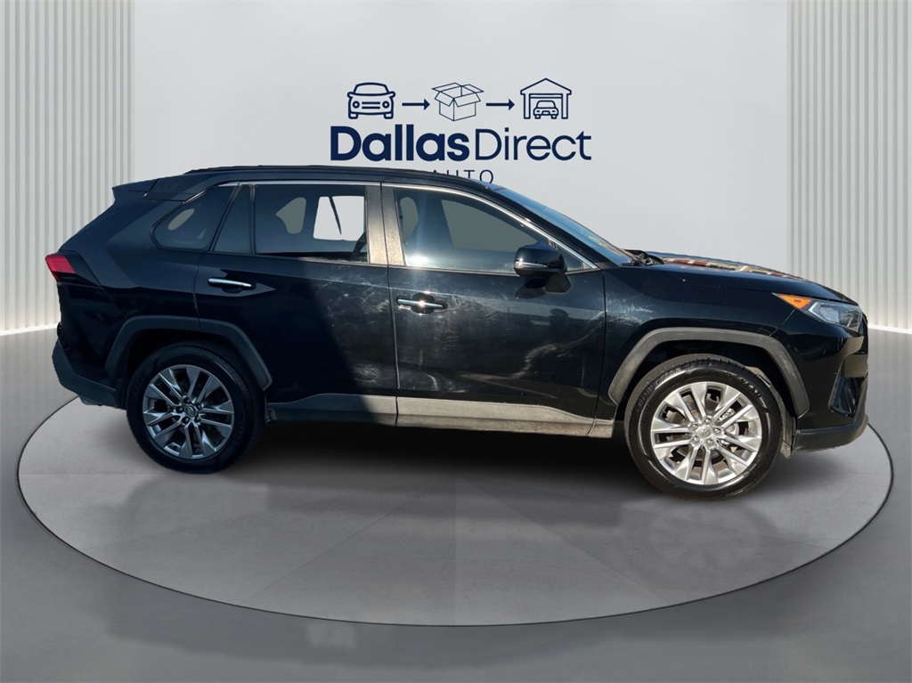 2020 Toyota RAV4 Limited photo 4
