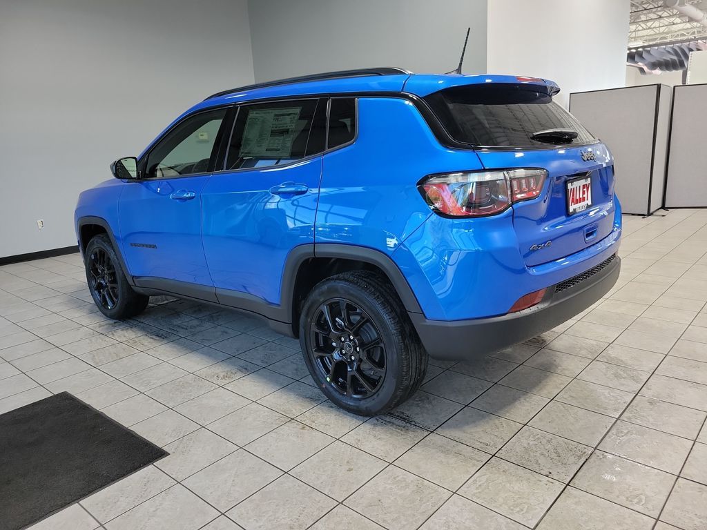 2026 Jeep Compass Latitude Altitude photo 3