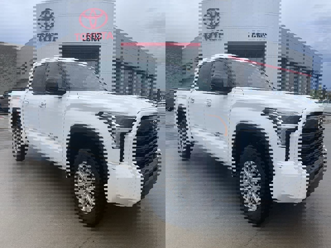 2024 Toyota Tundra SR5's photo