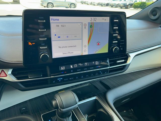 2024 Toyota Sienna Platinum photo 12