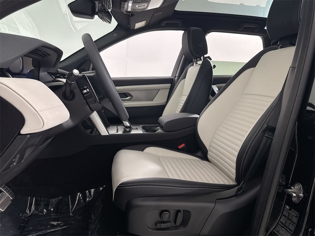 2025 Land Rover Discovery Sport SE photo 10
