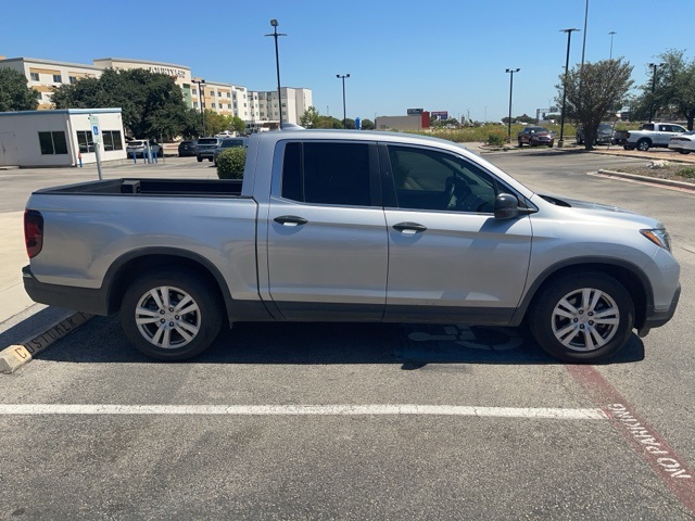 2017 Honda Ridgeline RT photo 4