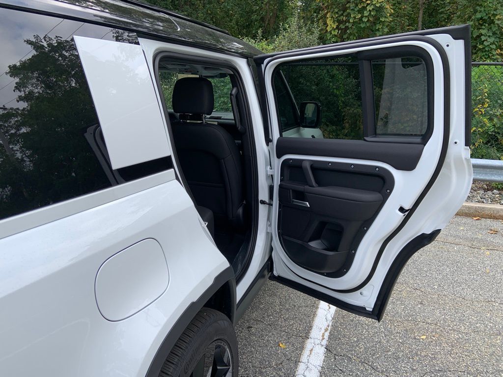 2026 Land Rover Defender 110 S photo 15