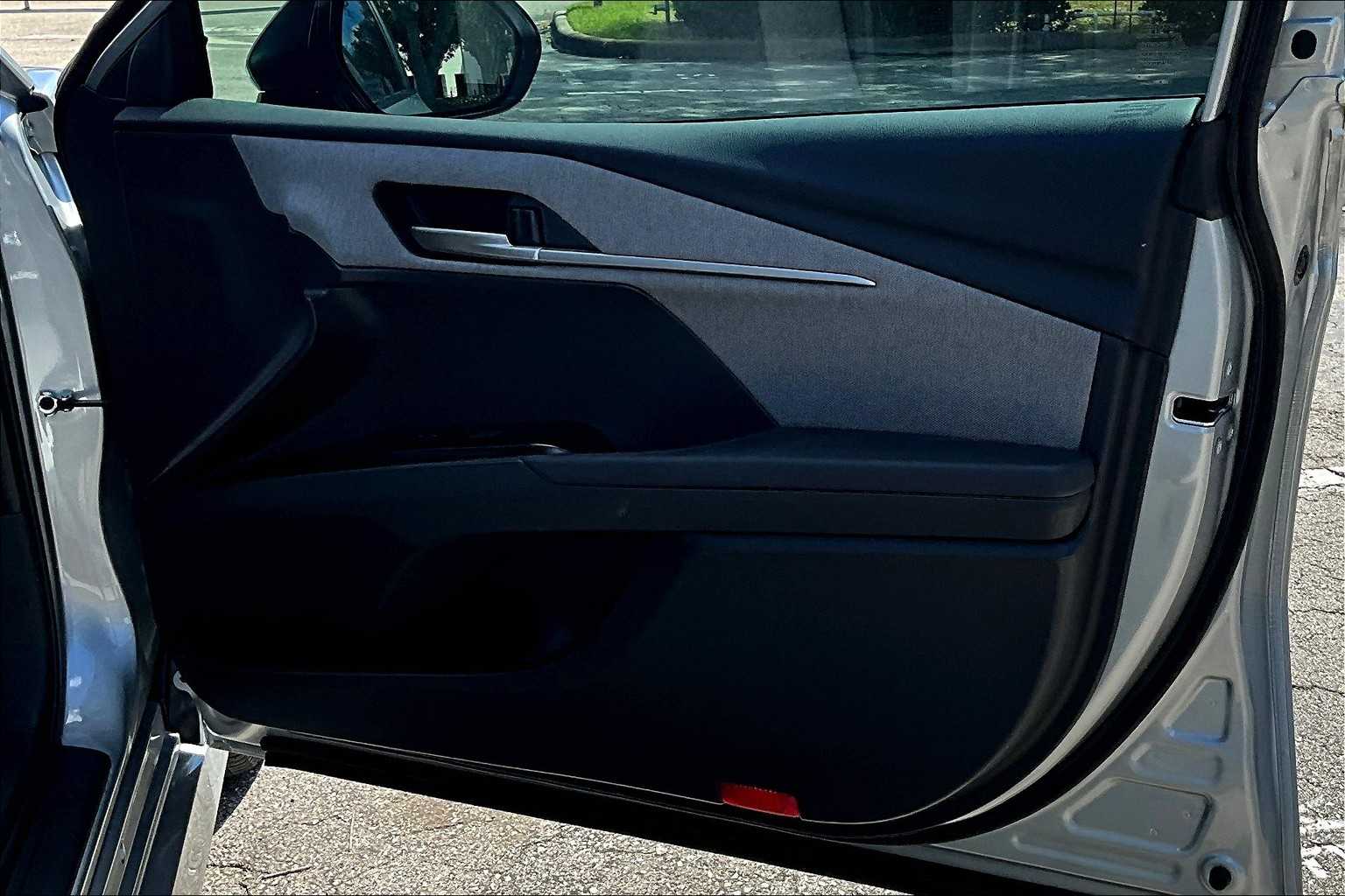 2025 Toyota Camry LE photo 25