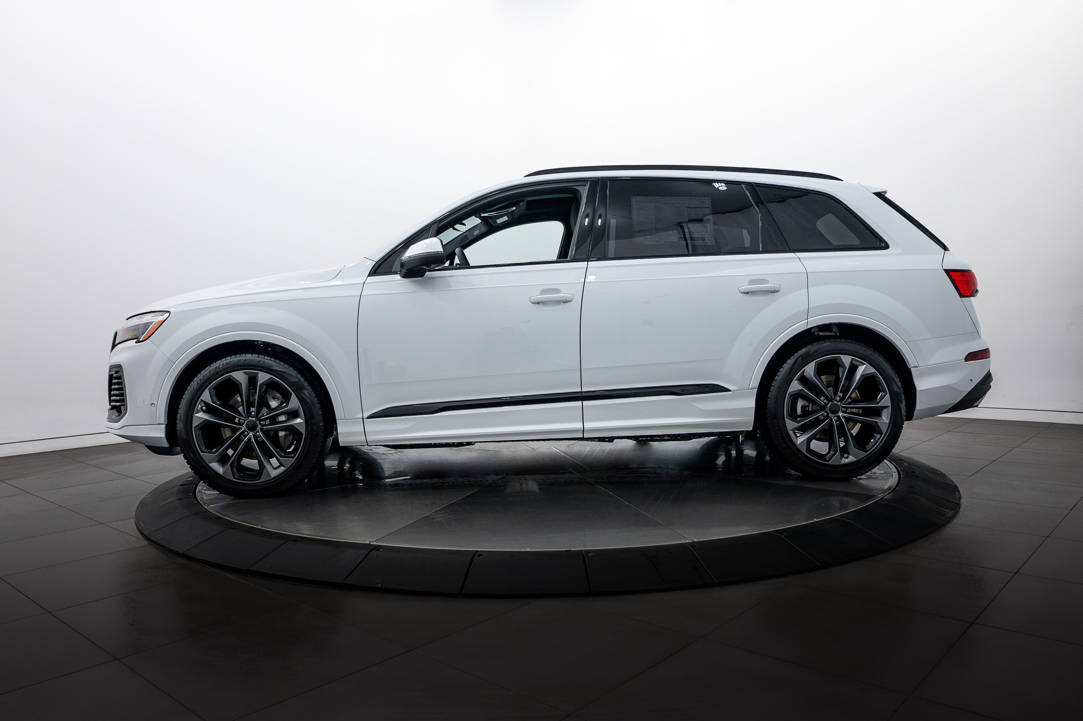 2026 Audi Q7 55 Premium photo 2