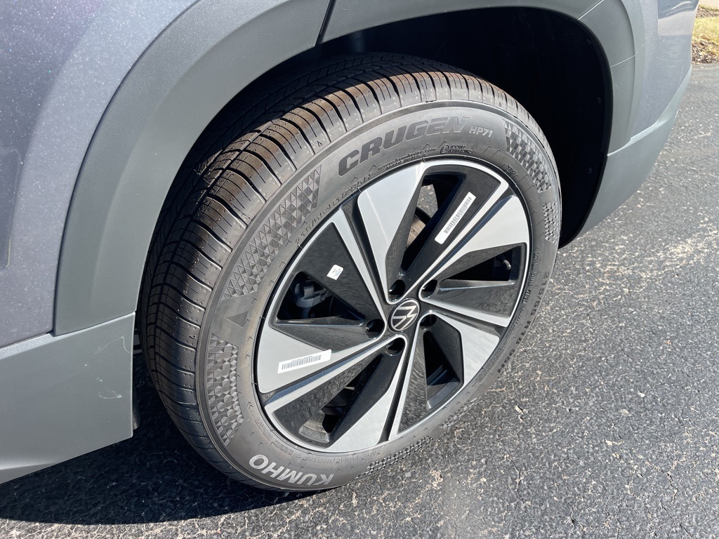 2025 Volkswagen Taos SE photo 13