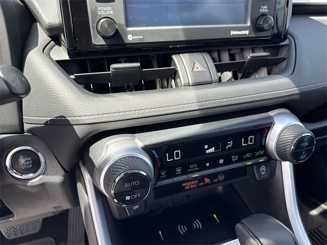 2022 Toyota RAV4 XLE photo 19