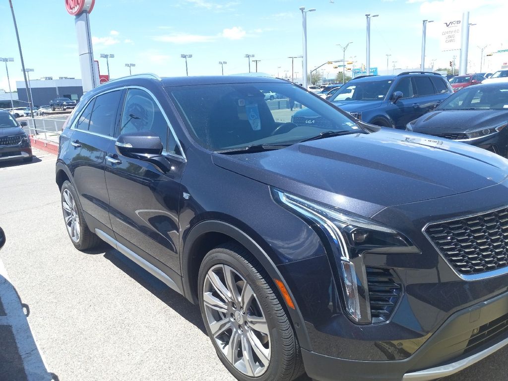 2023 Cadillac XT4 Premium Luxury photo 3
