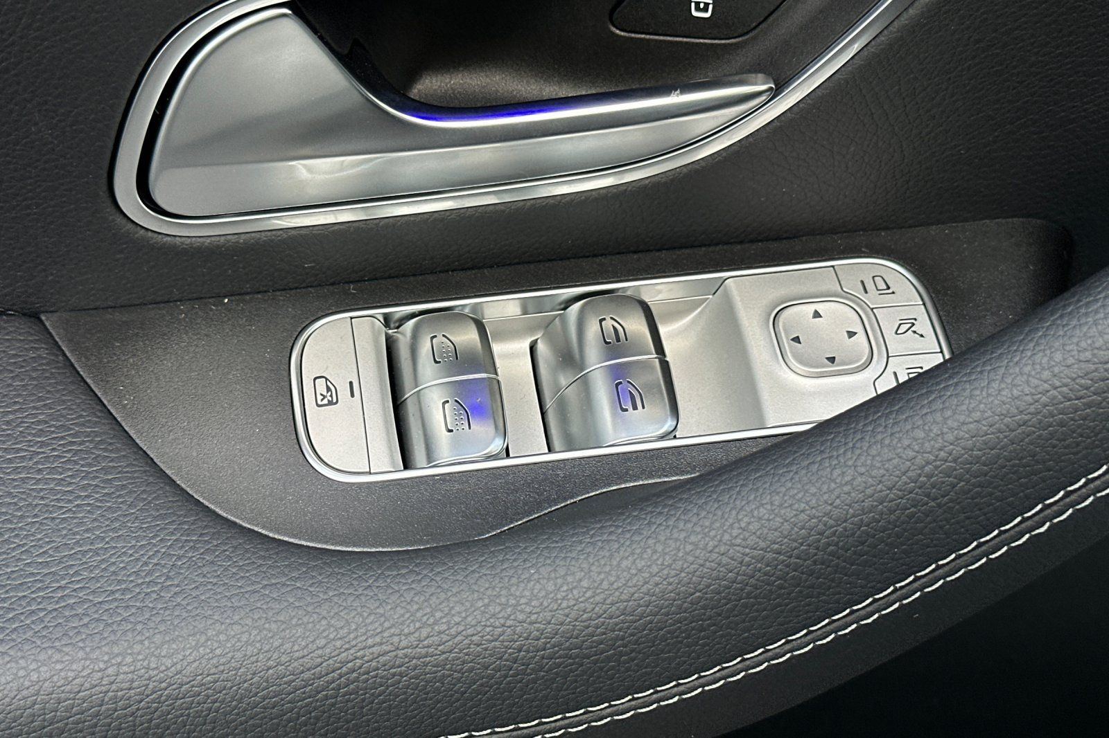 2026 Mercedes Benz GLS 580 4MATIC photo 21