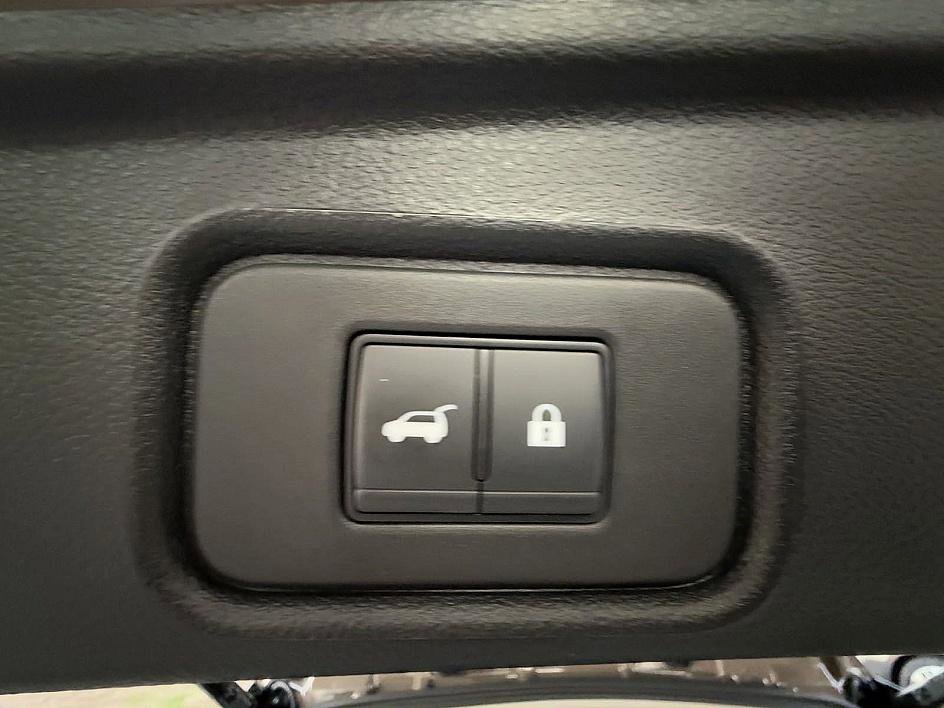 2025 Nissan Pathfinder Platinum photo 16