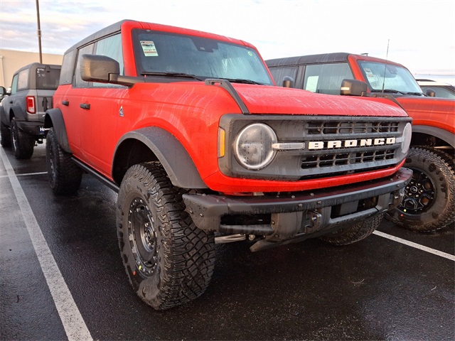2024 Ford Bronco Black Diamond photo 3