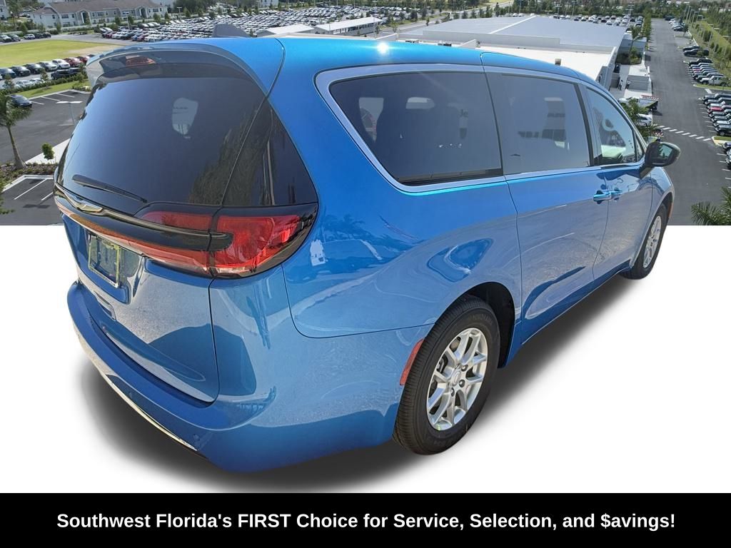 2026 Chrysler Pacifica photo 3