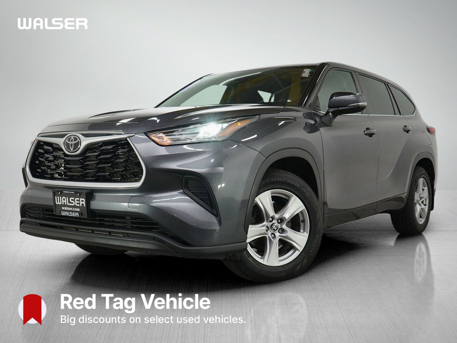 2022 Toyota Highlander LE's photo