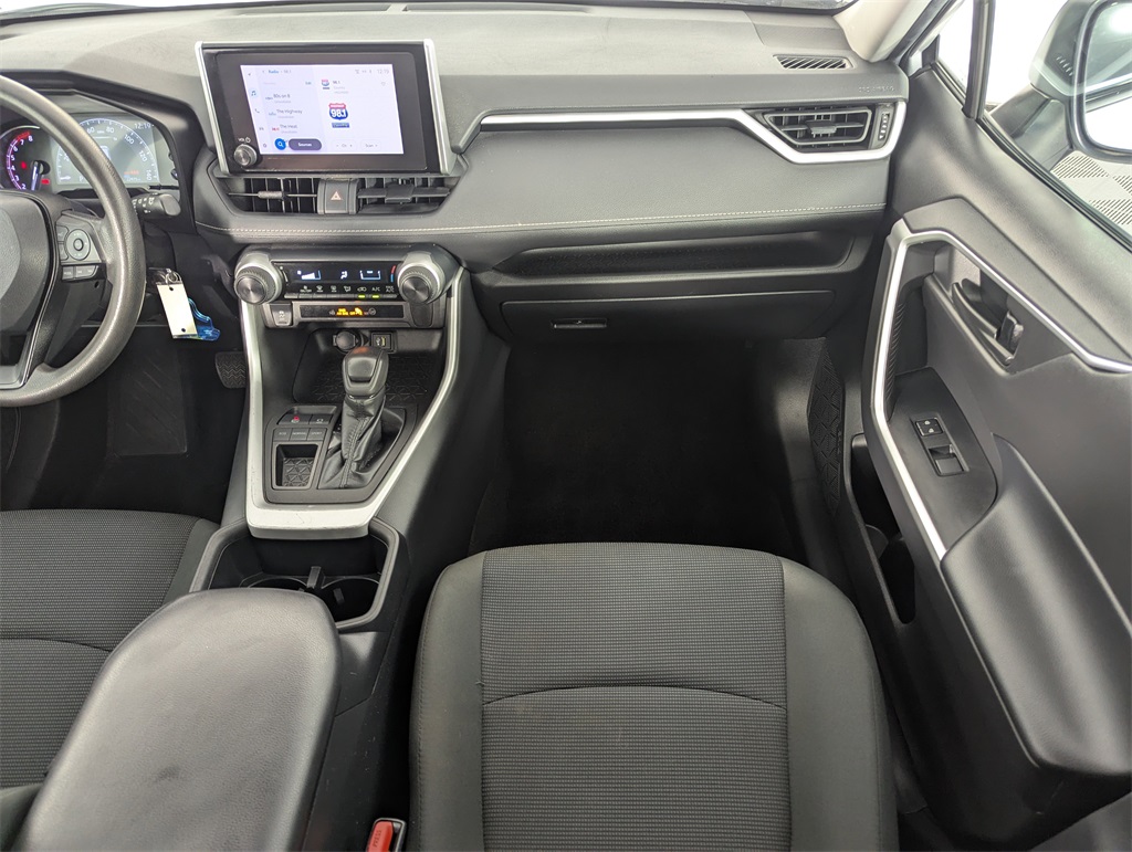 2023 Toyota RAV4 LE photo 13