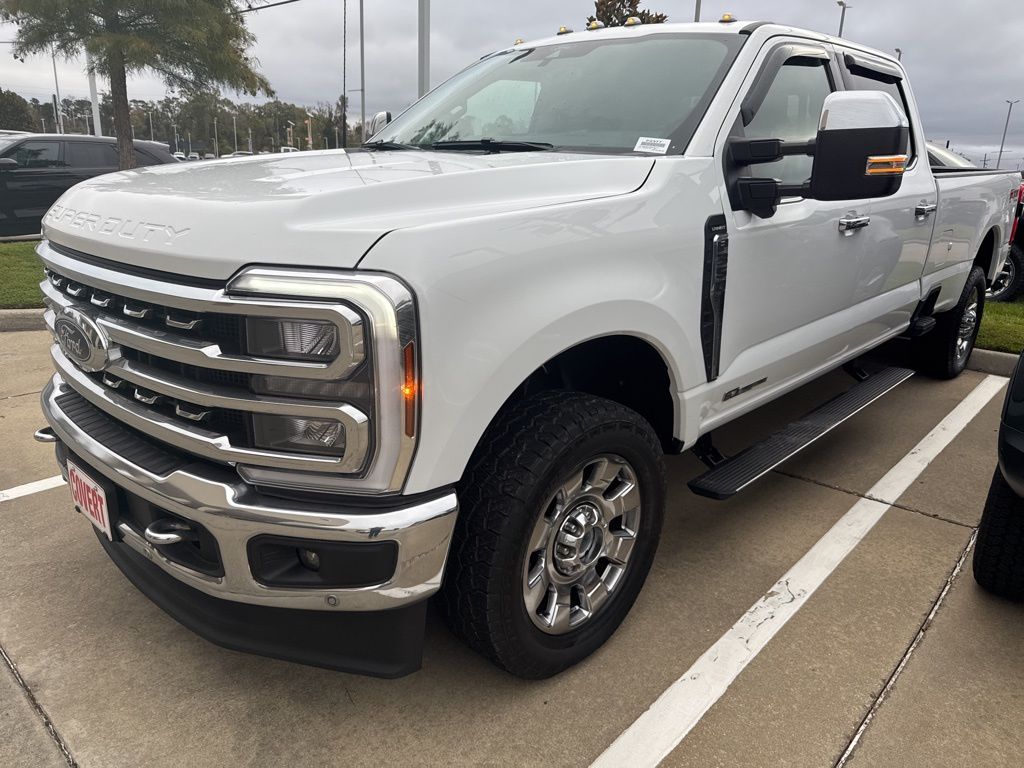 2024 Ford F-350 Super Duty Lariat's photo