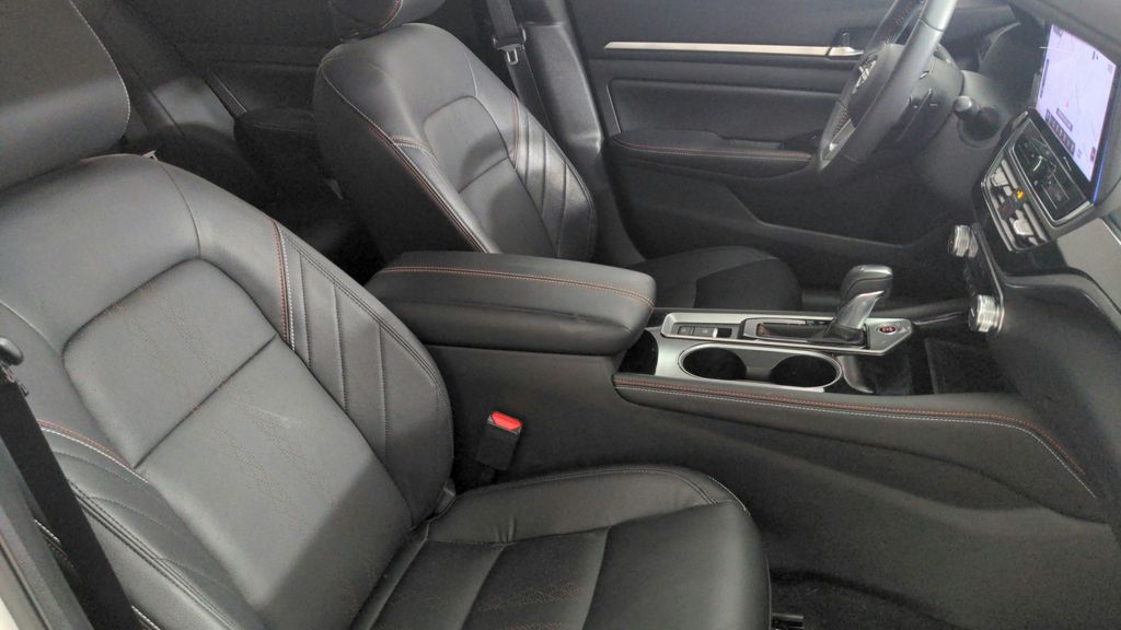 2024 Nissan Altima SR photo 29
