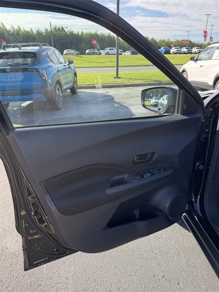 2025 Nissan Kicks Play S photo 10