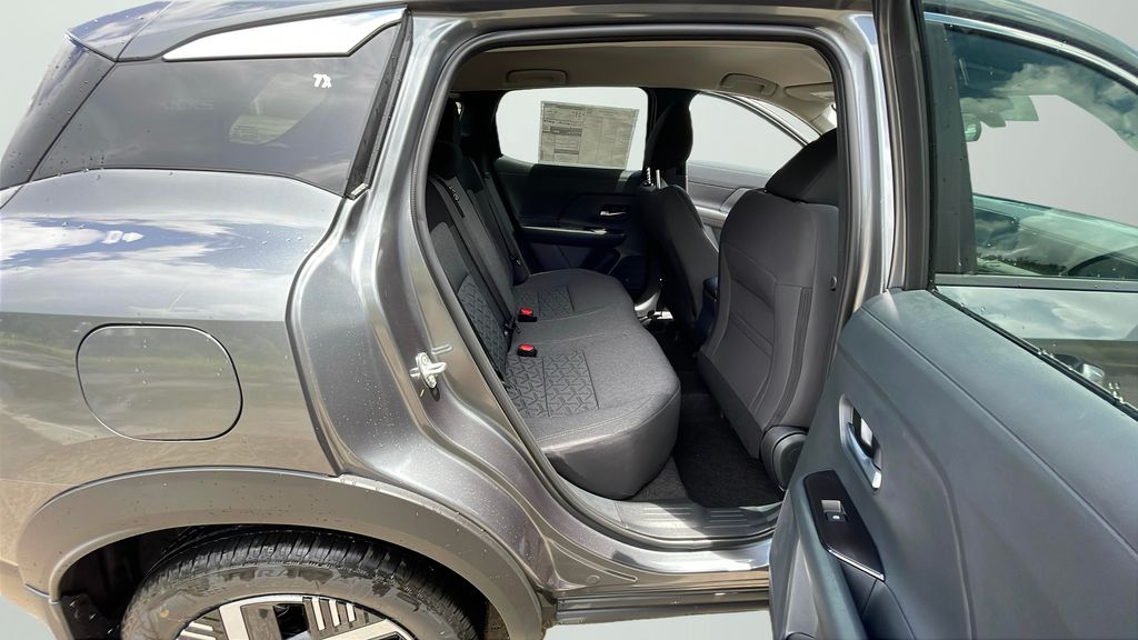 2025 Nissan Kicks SV photo 14