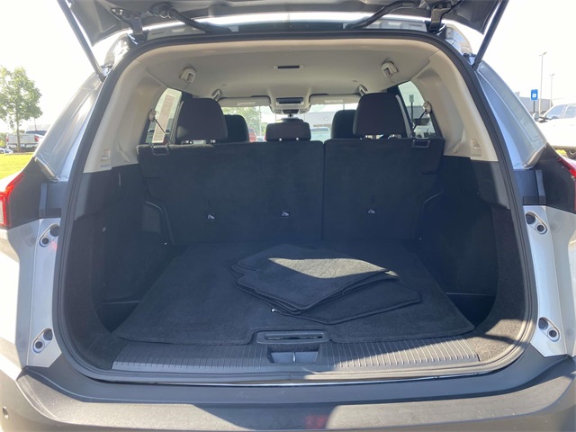 2023 Nissan Rogue SV photo 3