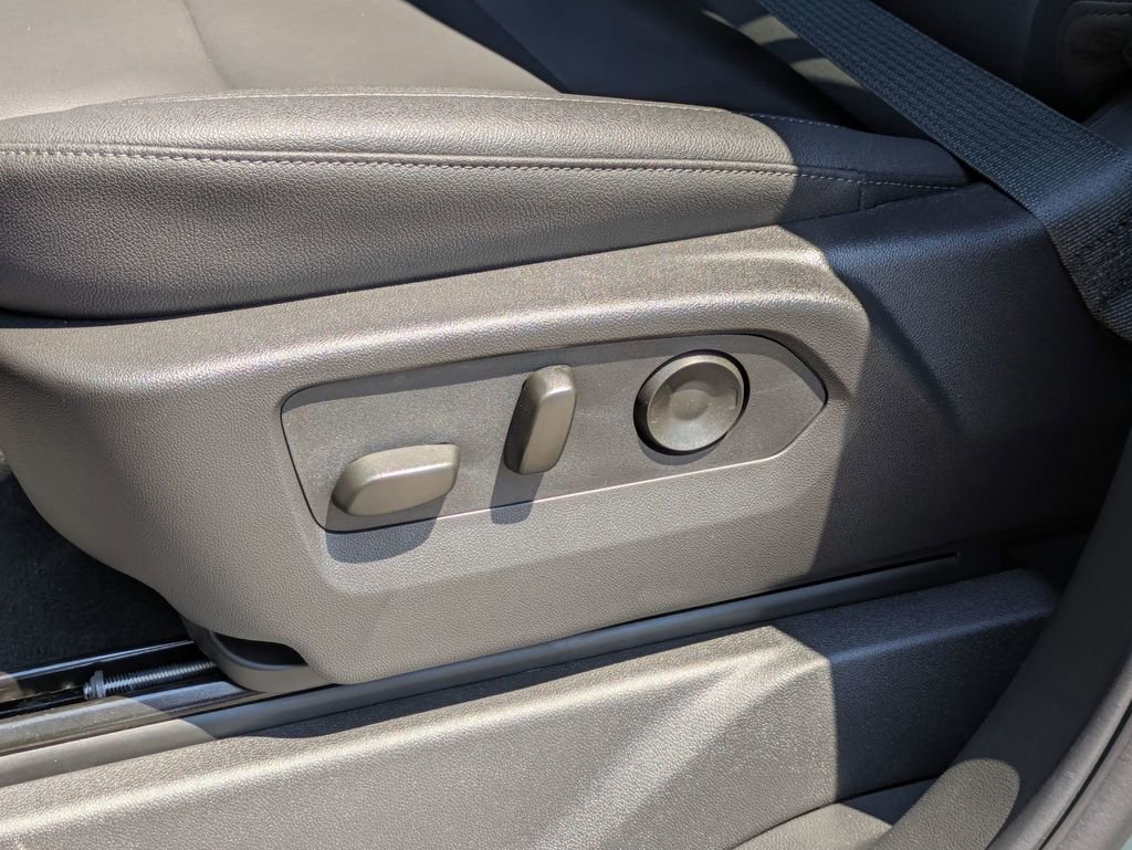2025 Chevrolet Silverado 1500 LT photo 12
