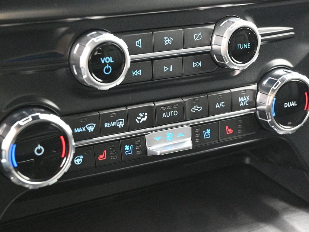 2024 Ford F-150 Lariat photo 12