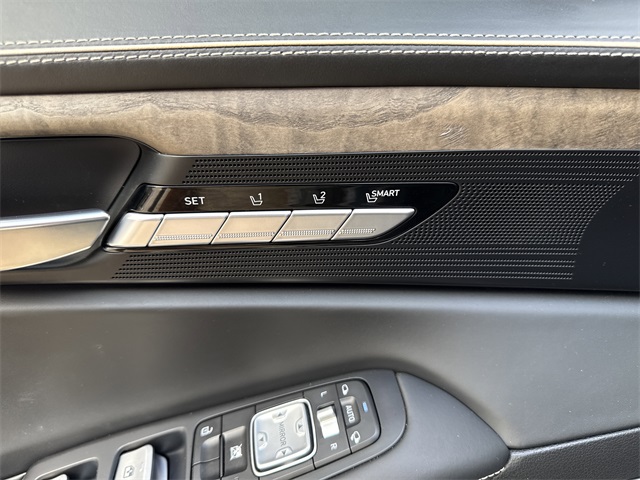2020 Genesis G90 3.3T Premium photo 13
