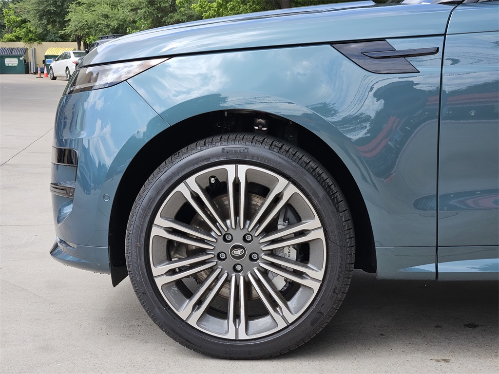 2025 Land Rover Range Rover Sport SE photo 9