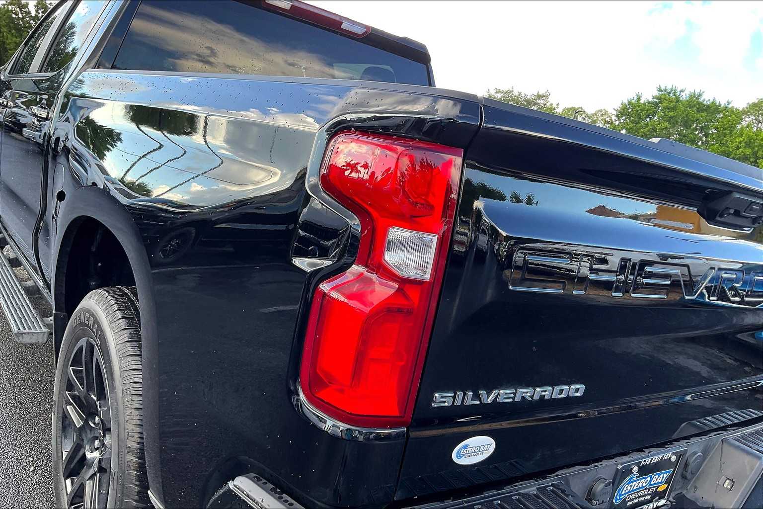 2024 Chevrolet Silverado 1500 RST photo 28