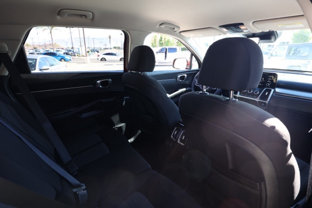 2023 Kia Sorento LX photo 15