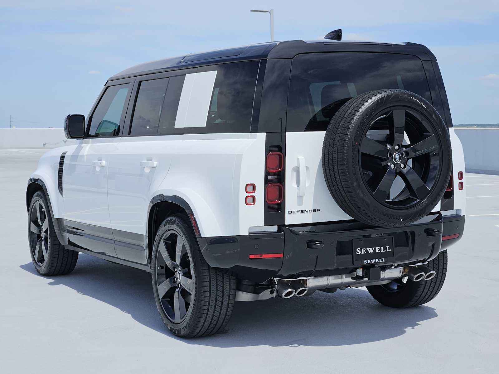 2025 Land Rover Defender 110 X-Dynamic SE photo 7