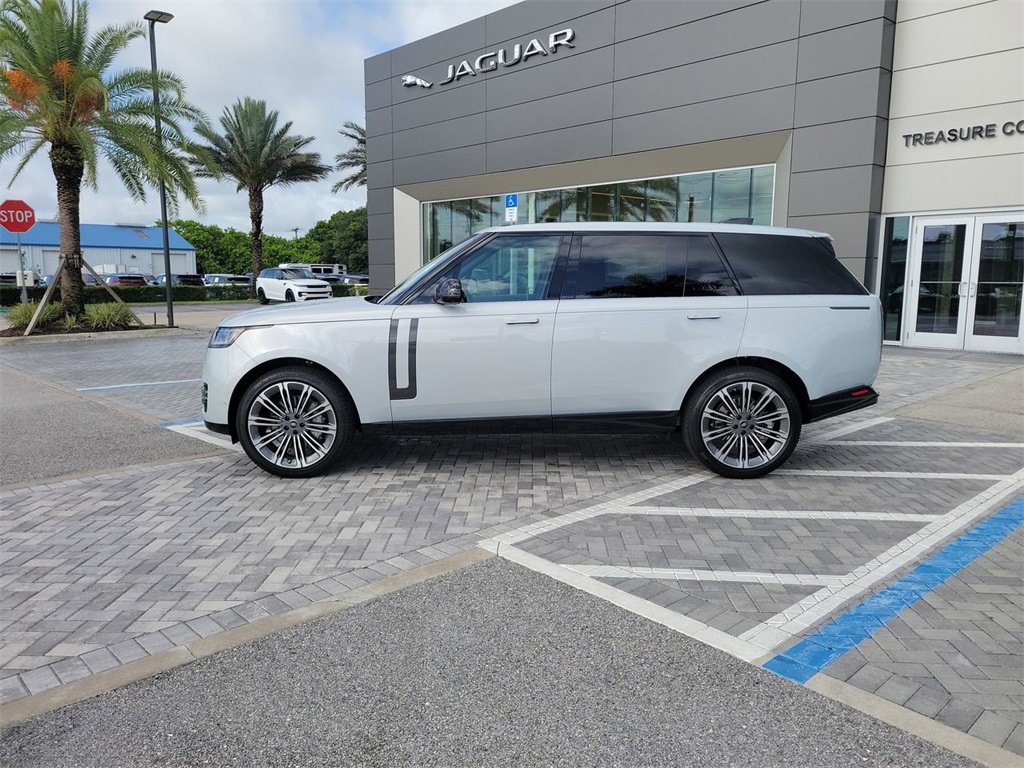 2025 Land Rover Range Rover SE photo 2