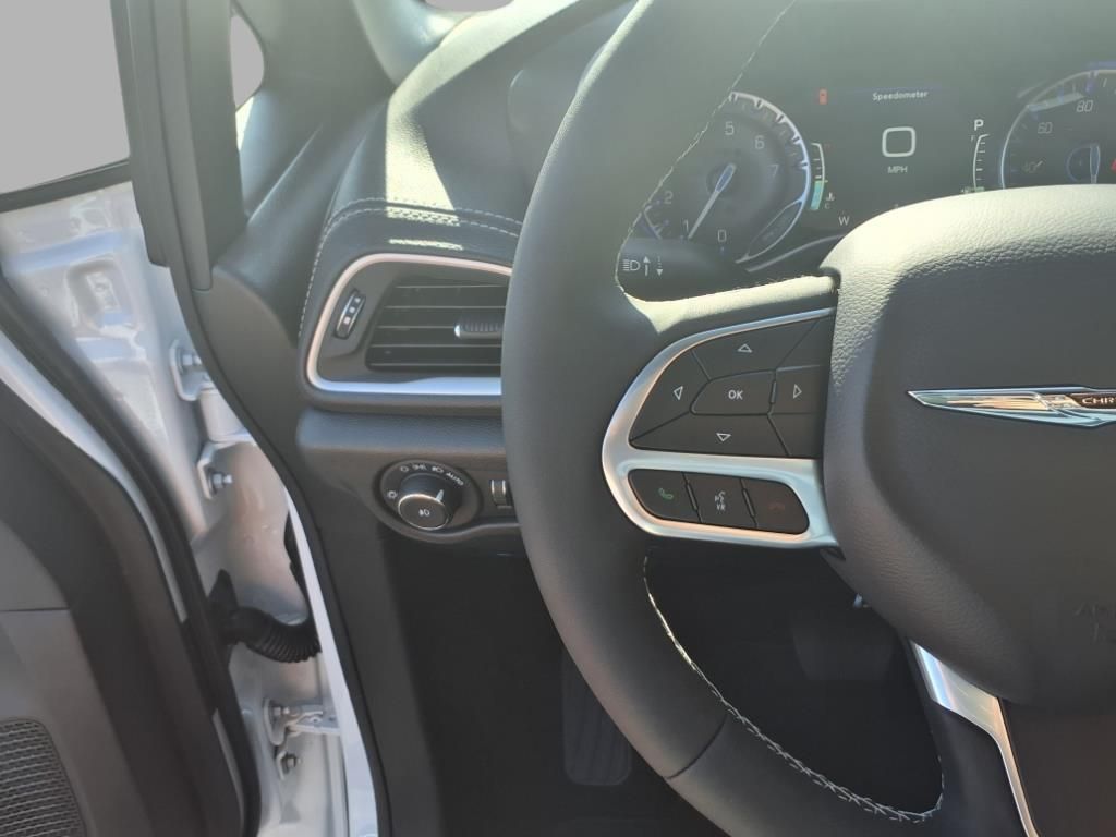 2026 Chrysler Pacifica photo 9