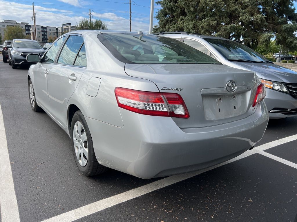 2010 Toyota Camry LE photo 2