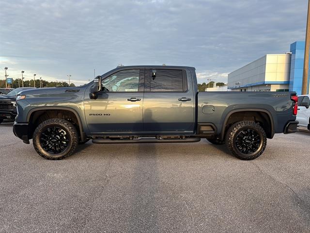 2025 Chevrolet Silverado 2500HD LTZ photo 3