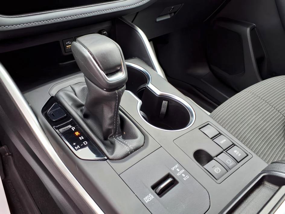 2024 Toyota Highlander LE photo 15