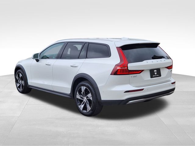 2024 Volvo V60 Cross Country B5 Plus photo 4