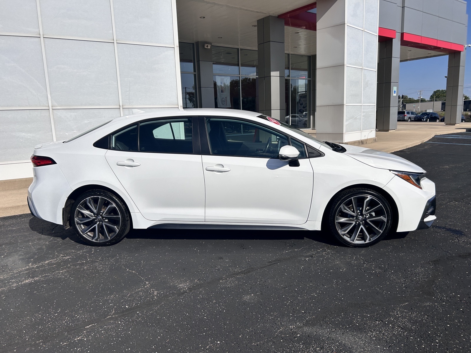2021 Toyota Corolla SE photo 2