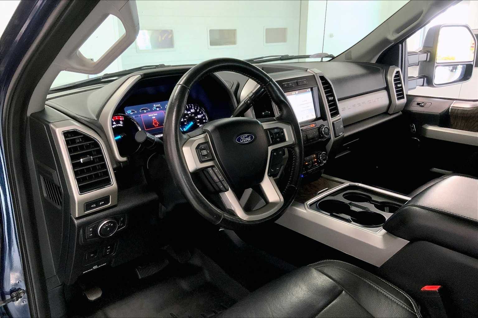 2019 Ford F-350 Lariat photo 2