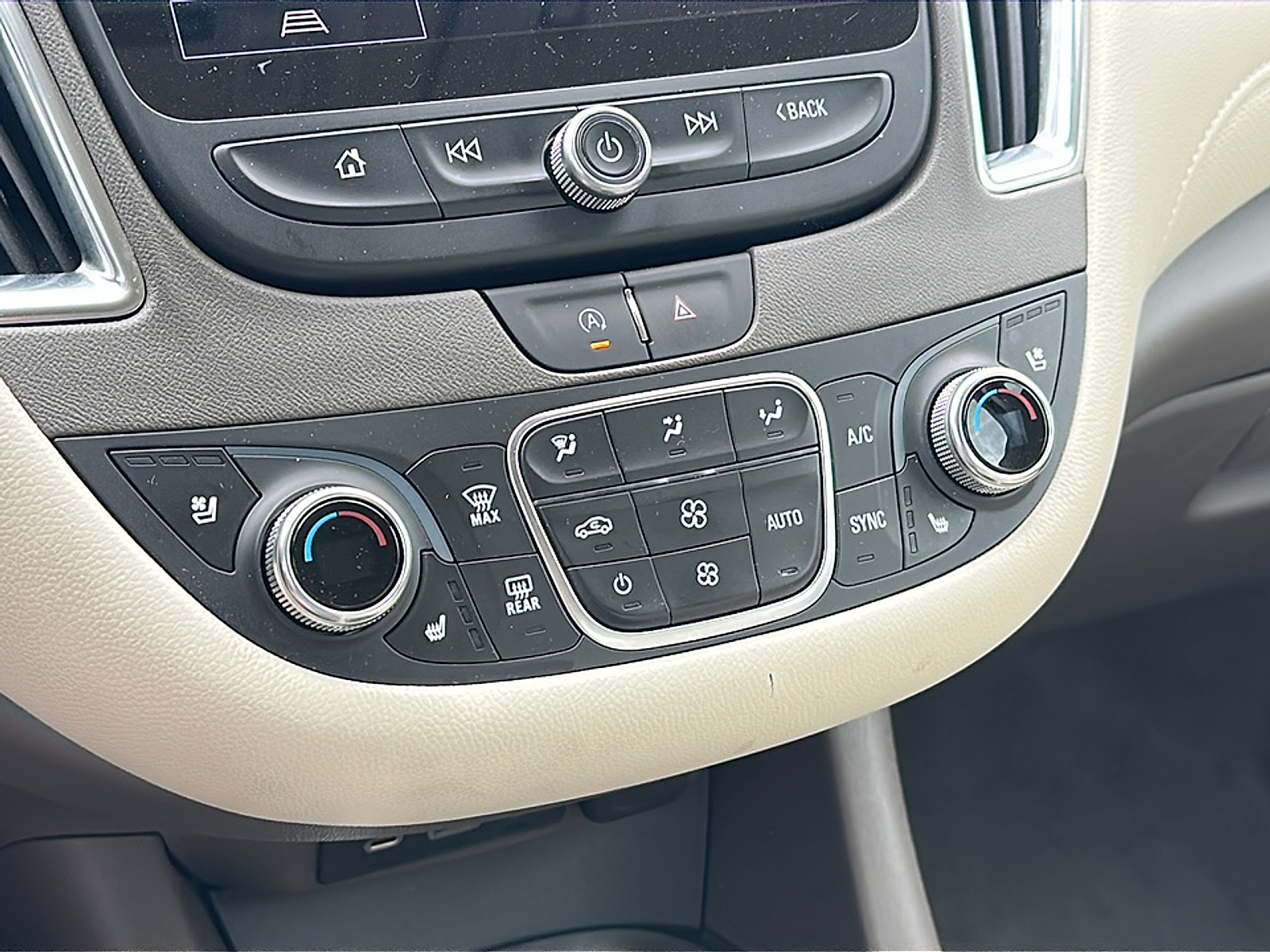 Used 2024 Lakeshore Blue Metallic CHEVROLET LT image 33