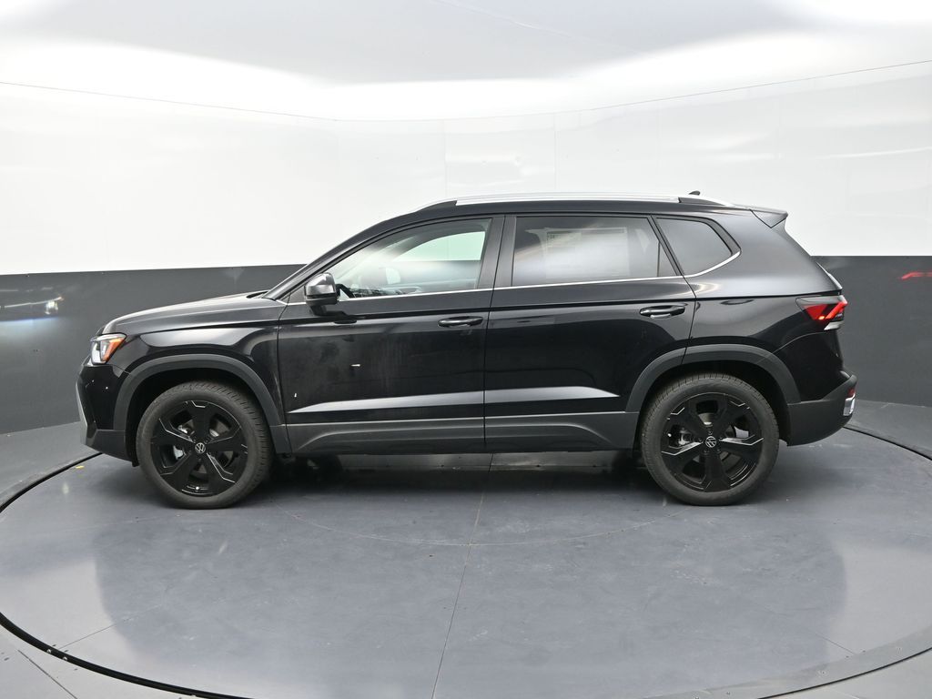 2025 Volkswagen Taos SEL photo 4