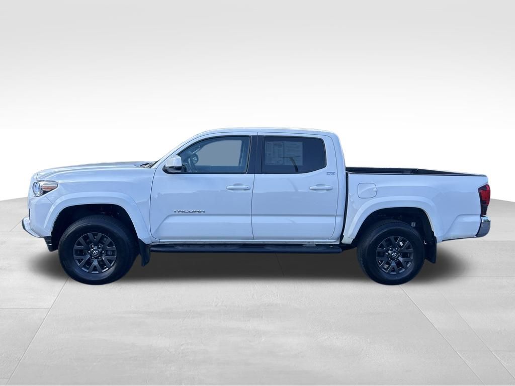 2022 Toyota Tacoma SR5 photo 2